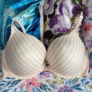 NWOT Lane Bryan’s Cacique Smooth Boost Plunge bra